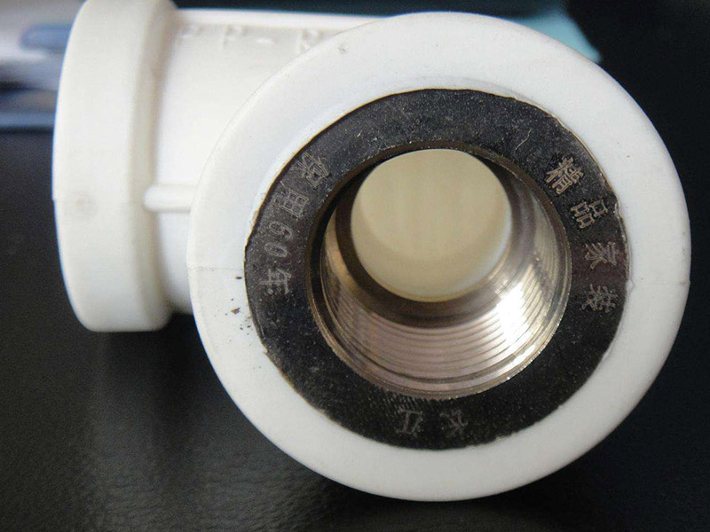 水龍頭斷在水管里如何輕松拿出，簡單粗暴又有效的辦法只需要一招